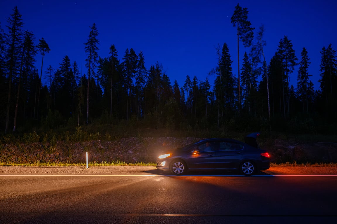 Белорус поехал в Карелию, а его Peugeot 408 едва не увезли на эвакуаторе