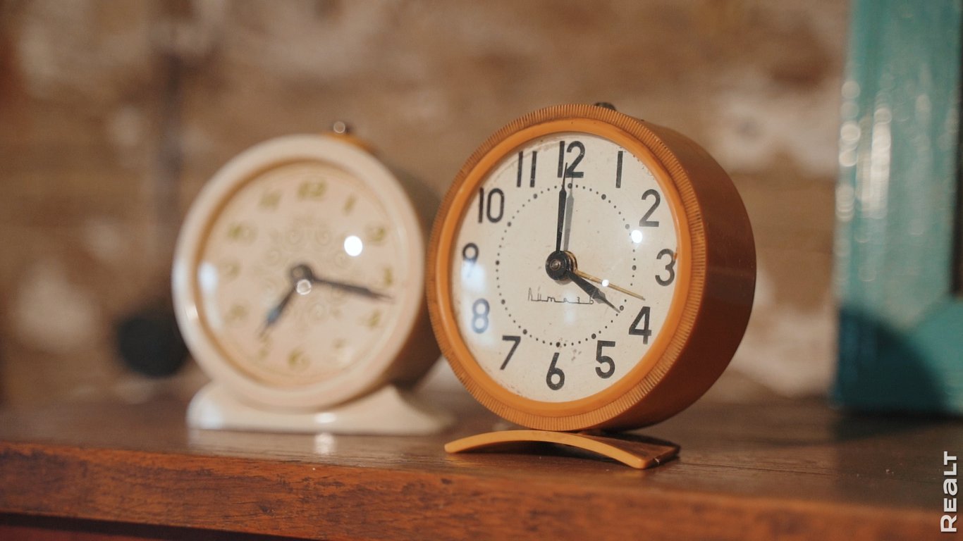 Как молодая семья из Пинска восстанавливает сразу два старых дома в деревне