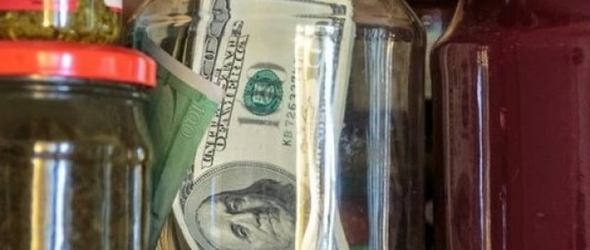 Мужчина переплатил по кредиту, а банк молчал. За это клиент получил компенсацию