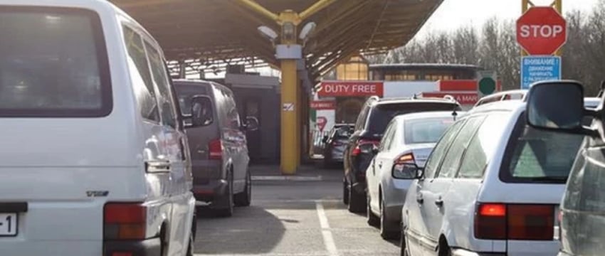 Подарили $60 водителю черного Mercedes, а в Польшу так и не попали. Подробности случая