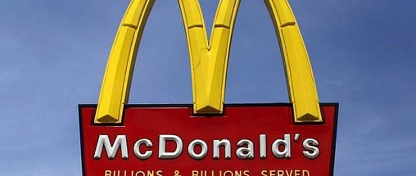 McDonald's в Австралии корректирует часы завтрака из-за вспышки птичьего гриппа.