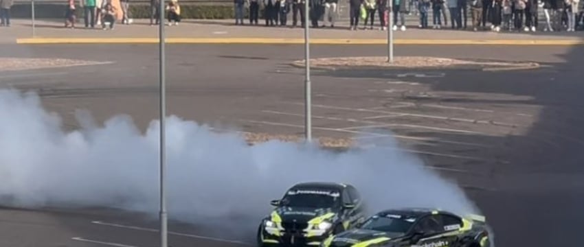 В Бресте возле ж/д вокзала снимают ролик о дрифте — видео