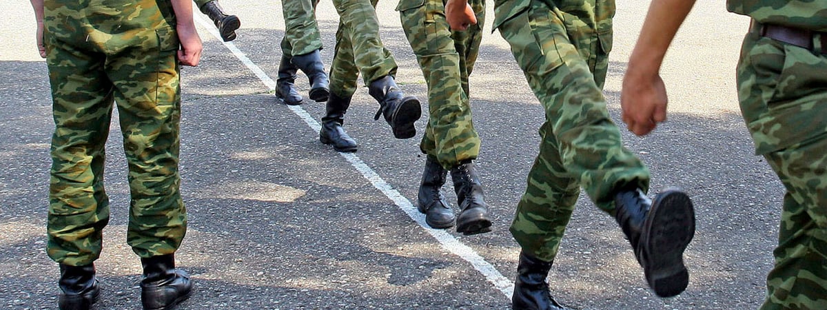 Кнопочный телефон без камеры и не только. В минском военкомате рассказали, что можно взять призывнику с собой в армию — Полезно