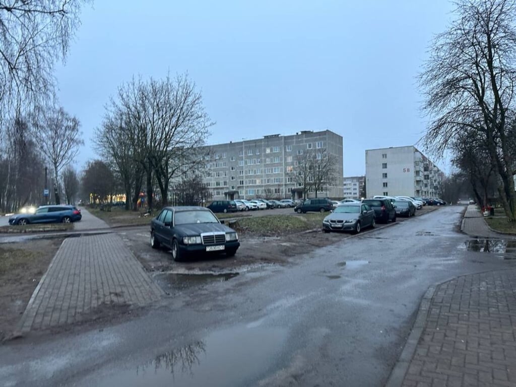 Белорус пожаловался на отсутствие парковки во дворе. Что ему ответили?