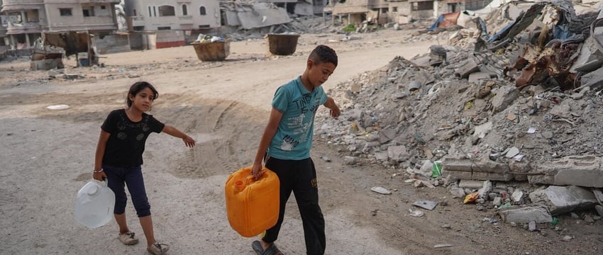 "Ни одного колодца не осталось": жители Газы обыскивают руины в поисках воды