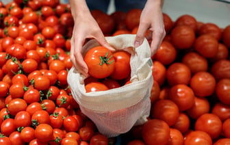 Как сделать магазинные помидоры вкуснее? Поможет один фрукт или вода (но не только) — Полезно