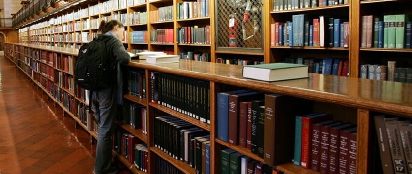 Библиотека Гарварда обещала удалить с книги переплет из человеческой кожи