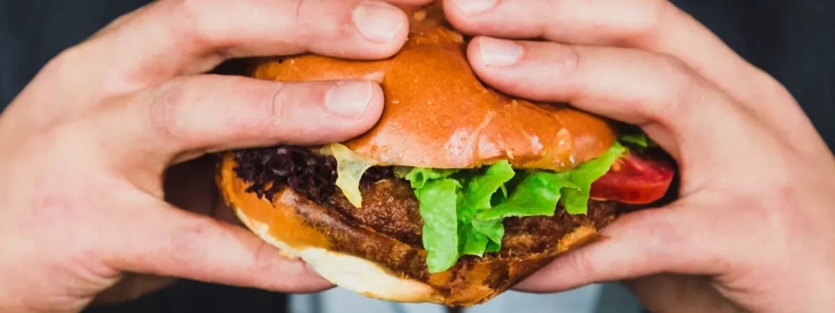 Белорусам предложили покупать бургеры в рассрочку. Это как?