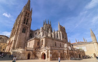 Пара Римский отлучил от церкви сразу 10 монахинь. За что?