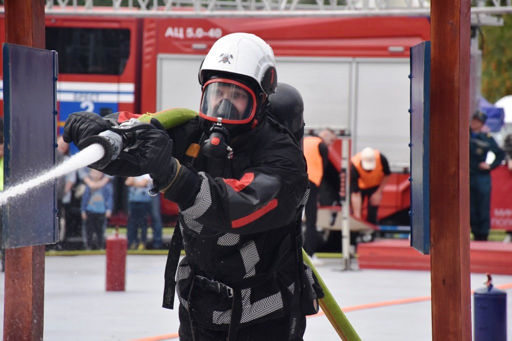 Показательные выступления МЧС в Бресте. Видео и фото