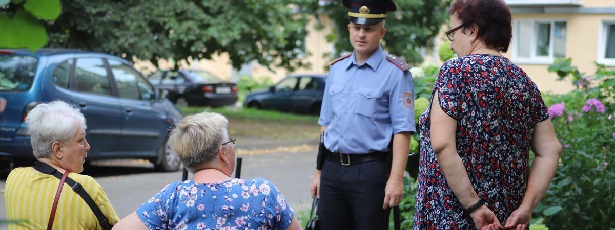 Милиция отправила наряды по домам белорусских пенсионеров. Зачем?