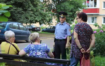 Милиция отправила наряды по домам белорусских пенсионеров. Зачем?