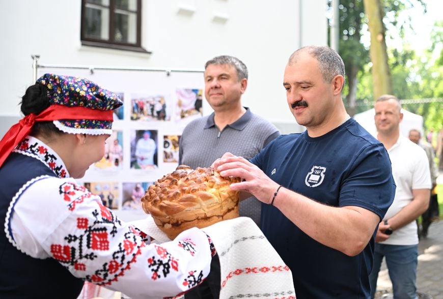 Красочный фейерверк юбилейного ХХ культурно-спортивного фестиваля «Вытокi» в Пружанах