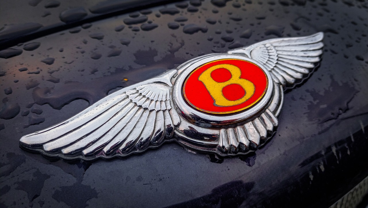 Эмблема Bentley. Фото pixabay.com
