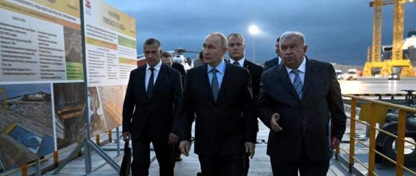 WSJ: Кремль хочет объединить крупнейшие нефтяные компании России