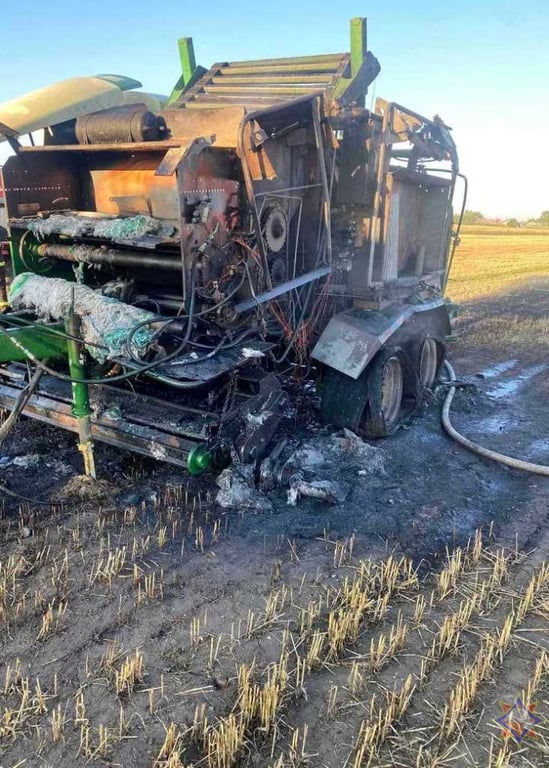 Пресс-подборщик загорелся в Пружанском районе