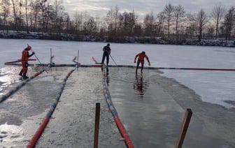 В Бресте готовят дорожки для зимнего заплыва. Фотофакт