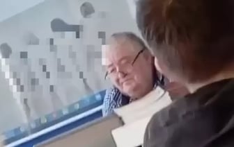 В России учитель прямо на уроке включил себе порно, но забыл отключить проектор
