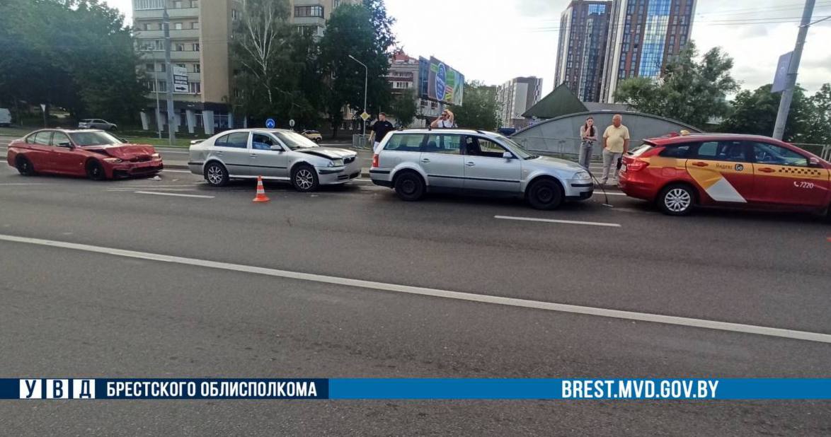 ДТП в Бресте с участием 4 автомобилей
