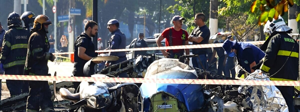 На видео попало, как в Бразилии на оживлённую автостраду рухнул самолёт — Видео