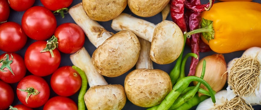 Повар, мойщик посуды и заведующая производством одного из колледжей Бреста вынесли продуктов на крупную сумму