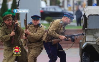 «Звездный» марш, стрельба в центре и скульптура Дяде Степе — как милиция Гродно отметила свой юбилей