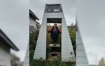 «Бизнес не пошел» — Житель Минска совместил туалет с качелями и покорил Tiktok — Видео