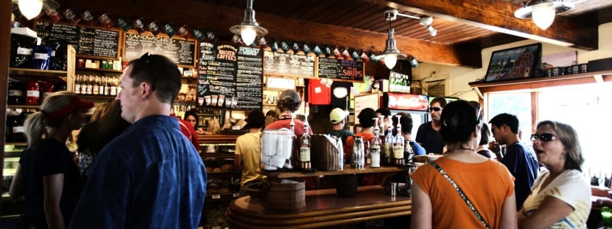 Мэрия Праги запретила туристам устраивать ночные «паб-туры»