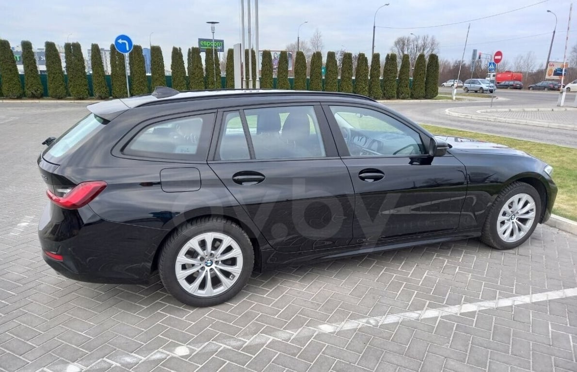 «Ровно год висит в продаже». Сколько хотят выручить белорусы за 5-летние BMW, Peugeot и Lada Vesta