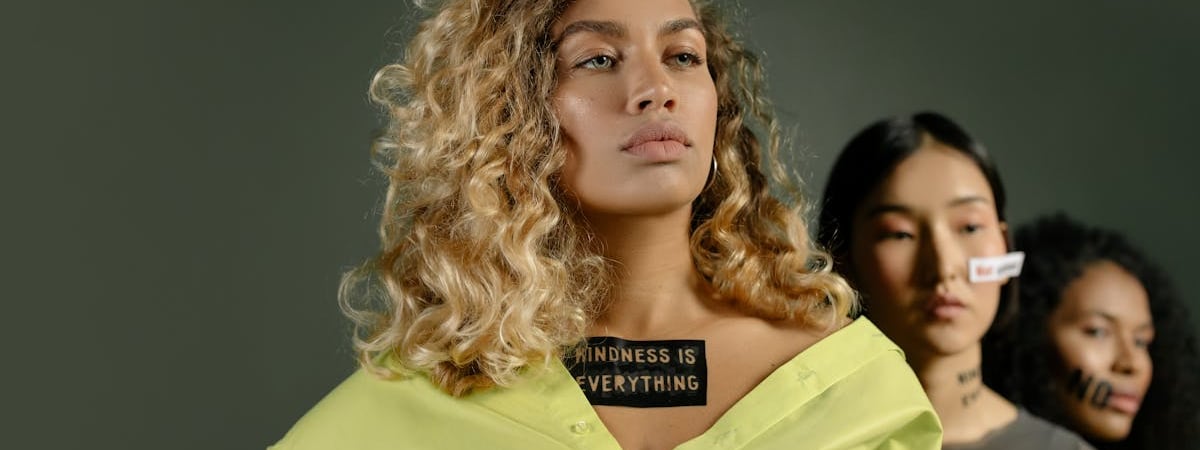 Пророссийскую активистку из Витебска оштрафовали на 2600 рублей за пропаганду нацистской символики и за одиночный пикет