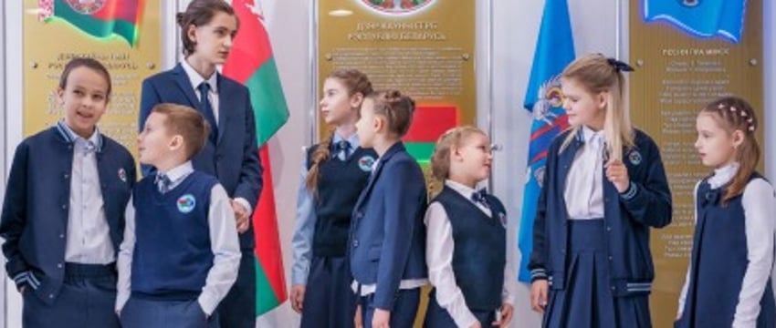 Минобразования показало каталог школьной одежды