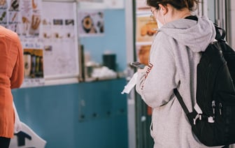 За сутки очередь легковушек на въезд в Польшу из Беларуси выросла до 687