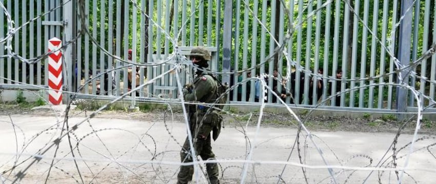 Польша в три раза увеличит число военных на границе с Беларусью