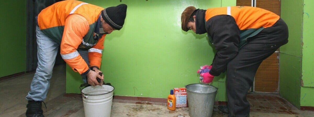 В ЖКХ рассказали белорусам, почему в пятиэтажках убирают подъезды чаще. Сколько раз положено по закону и сколько стоит за квадратный метр? — Полезно