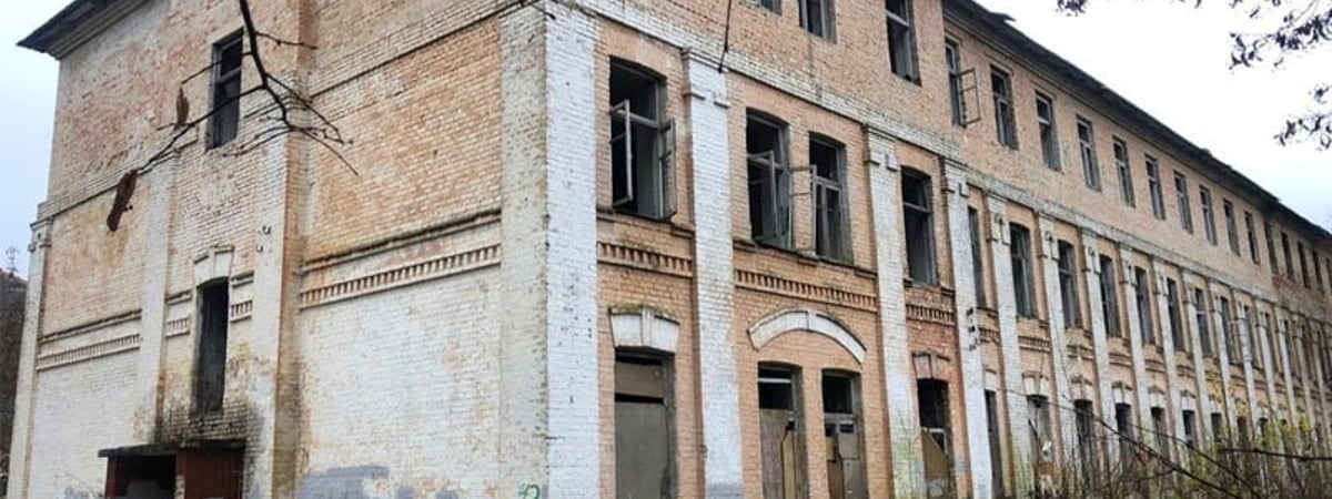 В Гродно продают огромную столетнюю казарму — сколько она стоит и что там можно сделать