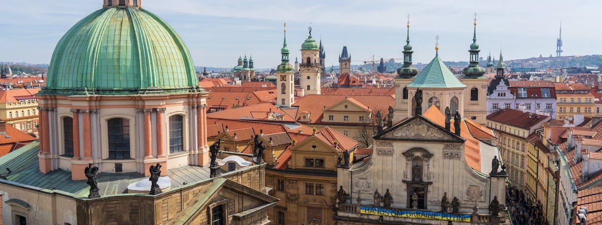 Папа Римский принял у себя в Ватикане таинственного гостя из России