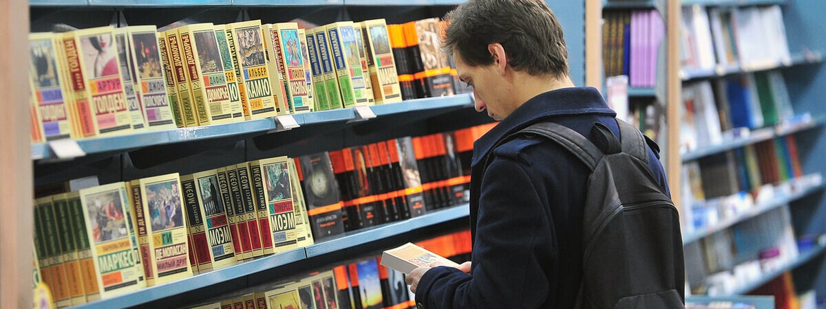 Белорусам предложили бесплатные книги Короткевича, Диккенса и не только. Но нужно рассмешить продавца