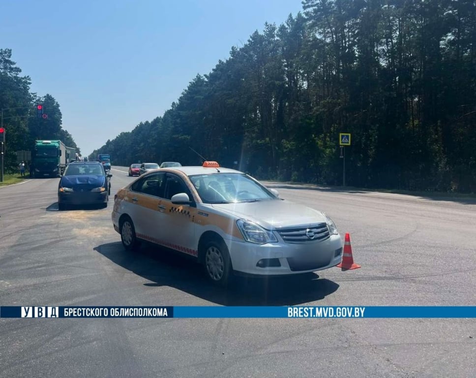 Возле Бреста произошло ДТП с участием такси