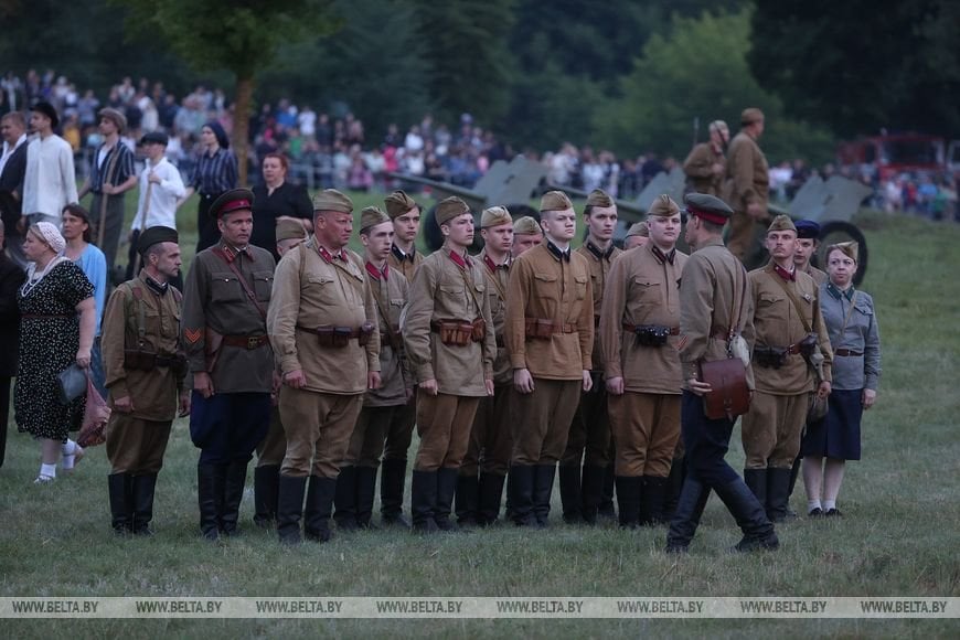 В ночь на 22 июня реконструкторы воссоздали эпизоды обороны Брестской крепости