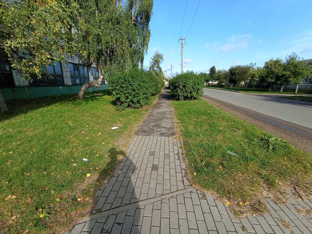 В Слуцке на торги выставили арестованный тротуар. Сколько просят?