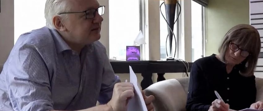 Жена основателя WikiLeaks Джулиана Ассанжа заключила знаменательную сделку о признании вины в приподнятом настроении