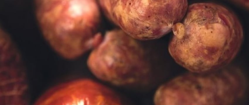 Сколько мяса должно быть в колбасе, рассказали в Госстандарте