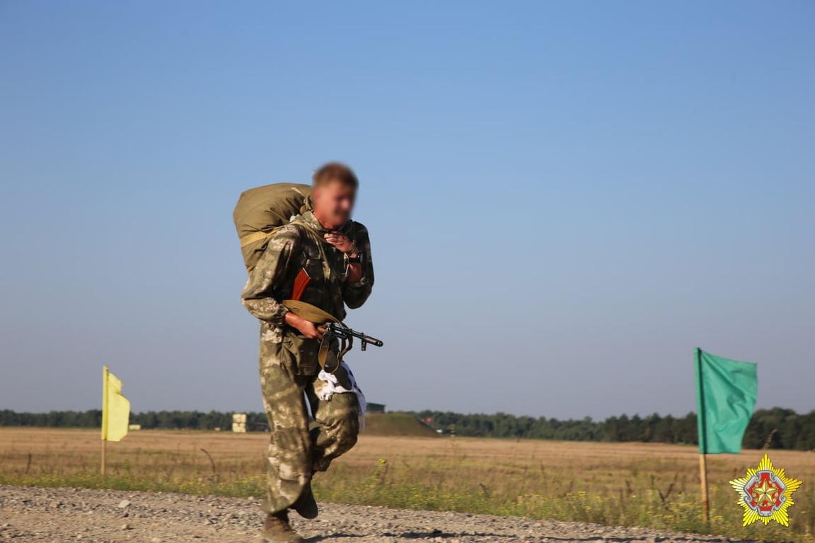 Возле Бреста завершился чемпионат по военно-прикладному парашютному многоборью