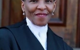 Южная Африка меняет историю, став первой женщиной верховным судьей.