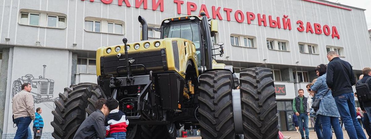 Можно собрать трактор. В Беларуси назвали популярные у туристов промышленные предприятия
