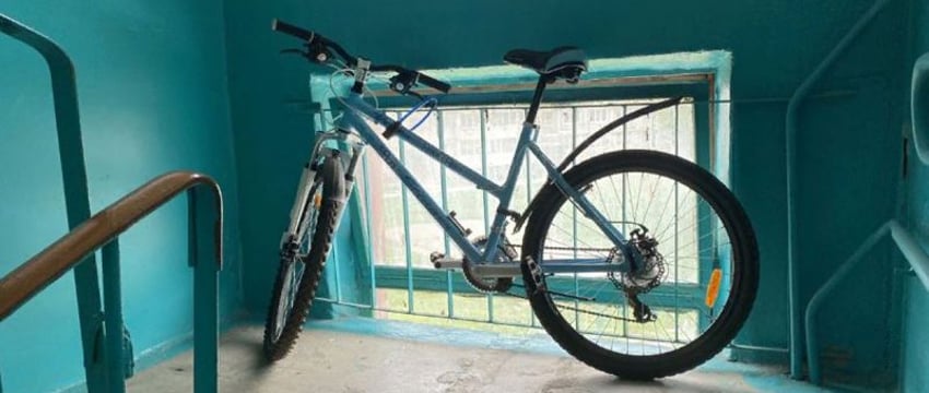 Жалобы на велосипеды в подъезде: что делать?