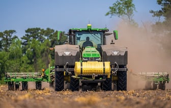 Первые потери во время страды — в Витебской области сгорели комбайн и прицеп с соломой
