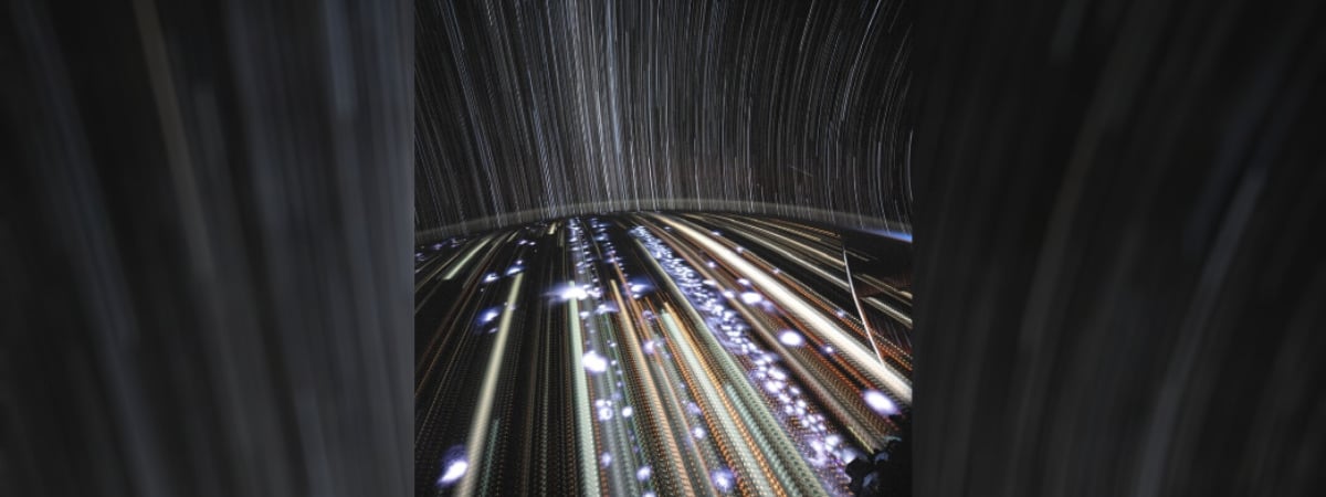 Американский астронавт показал звездный след из иллюминатора космического корабля Crew Dragon 9 — Видео