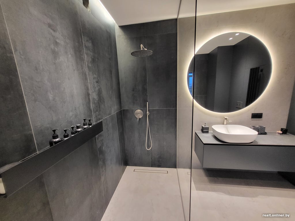 Пара белорусов потратила солидную сумму, чтобы сделать из санузла «черную жемчужину»