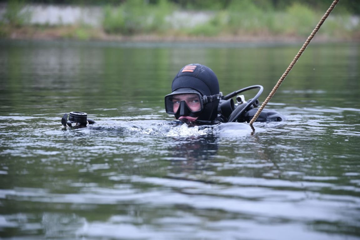 Занятия для военных водолазов прошли в Бресте